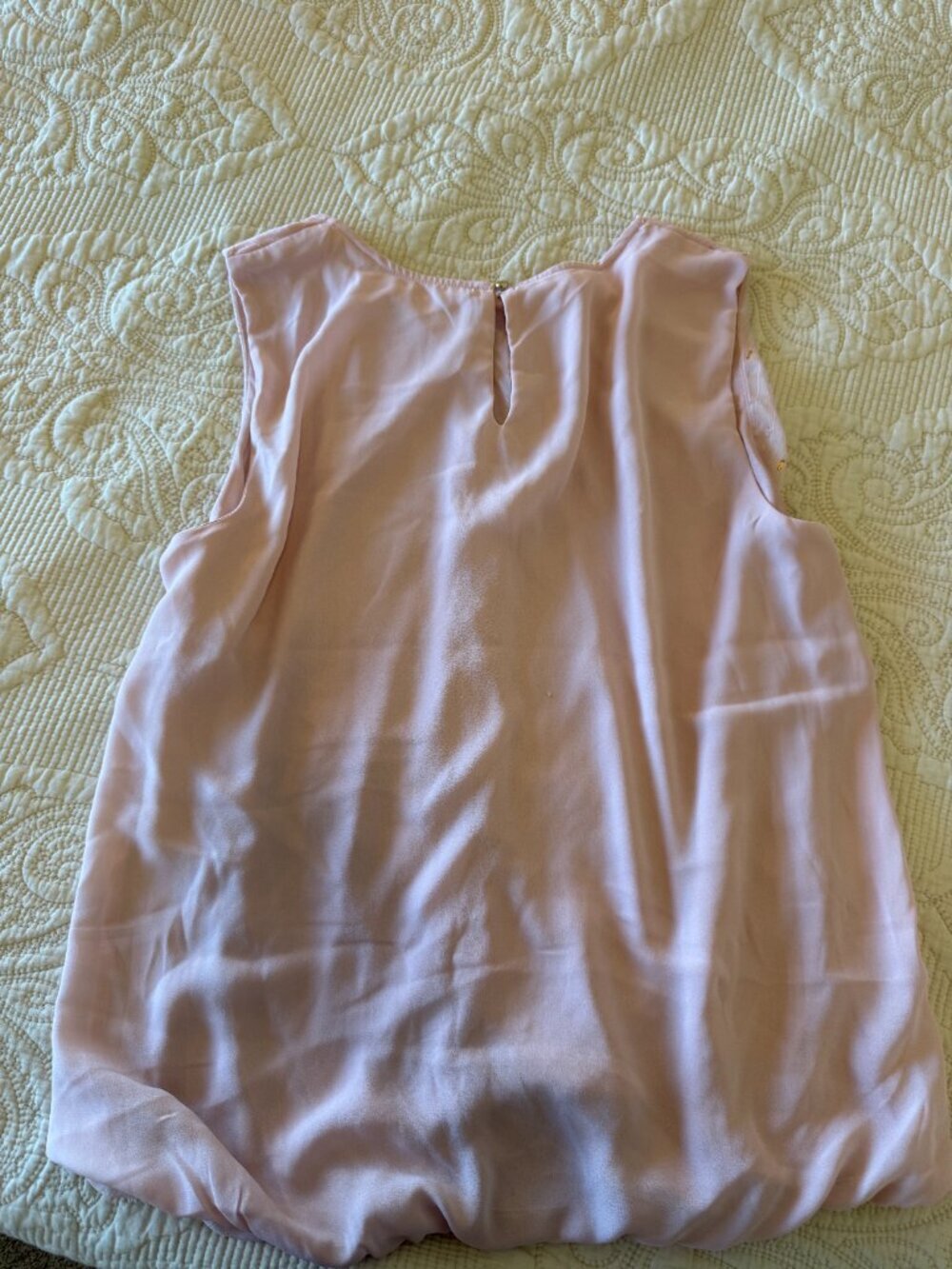 Sleeveless pink blouse featuring gold metallic clip dots, a pleated neckline. - Picture 4 of 7